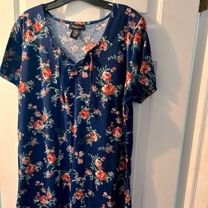 Lace-up floral tshirt dress